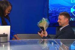 Wszedł przed kamery i oświadczył się dziennikarce. Nagranie poszło w świat