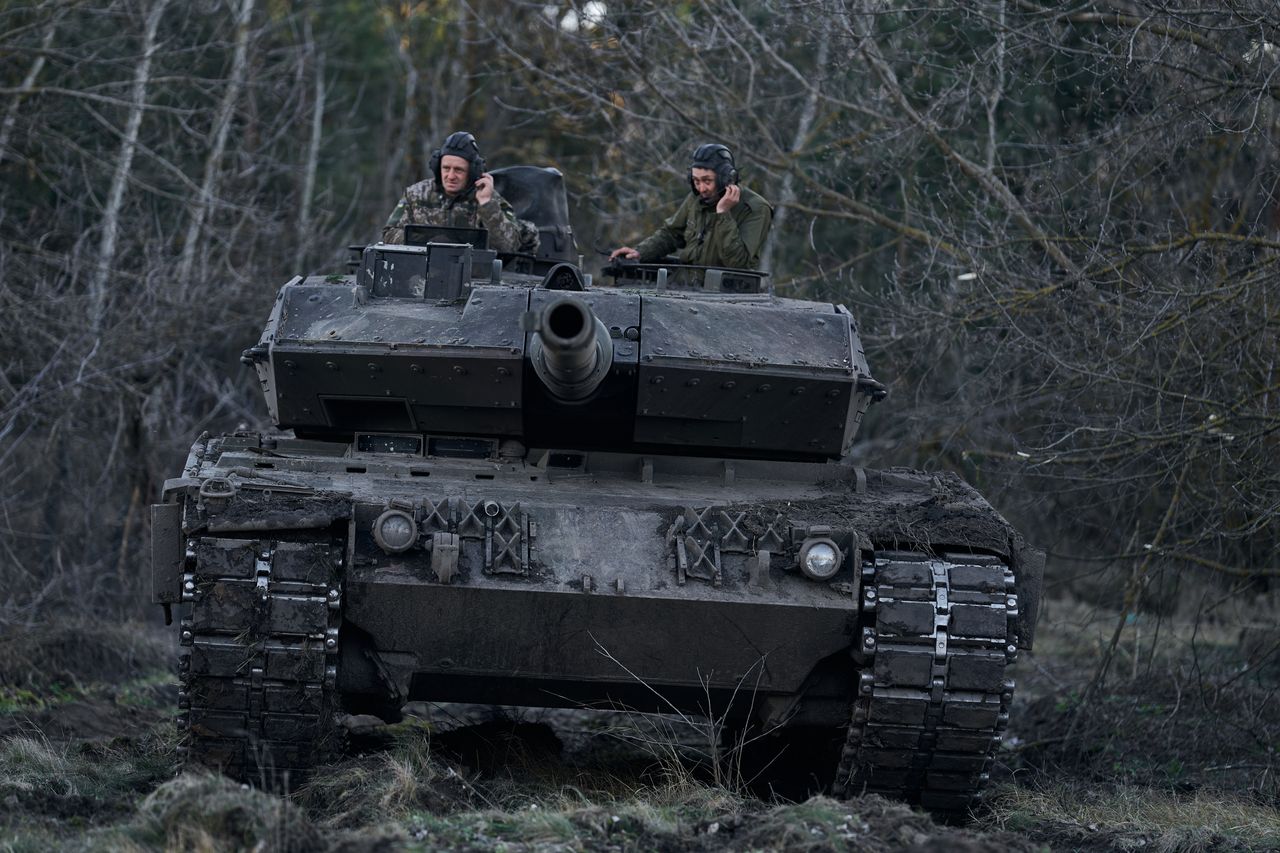 Jeden z czołgów Leopard 2A6 w Ukrainie.