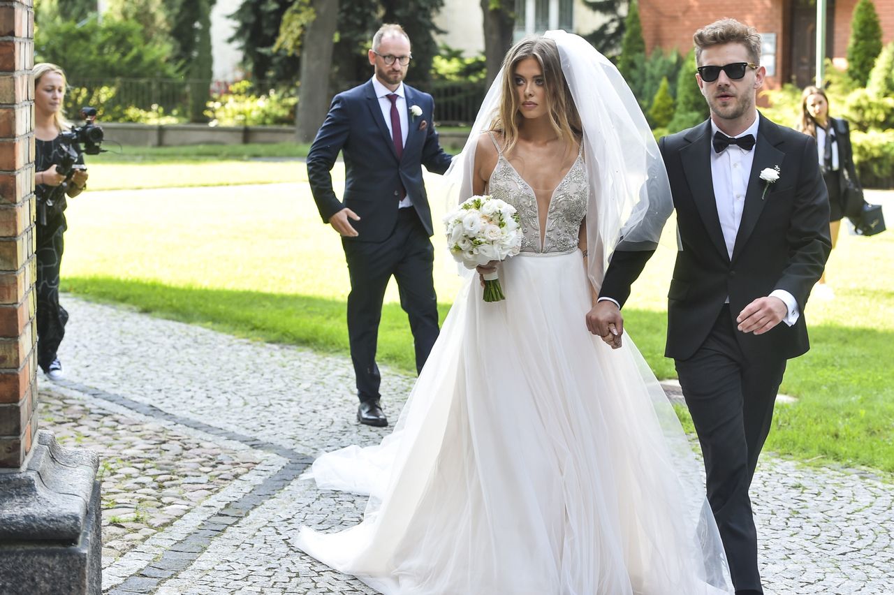 Joanna Opozda i Antoni Królikowski wzięli ślub. Suknia panny młodej zachwyca