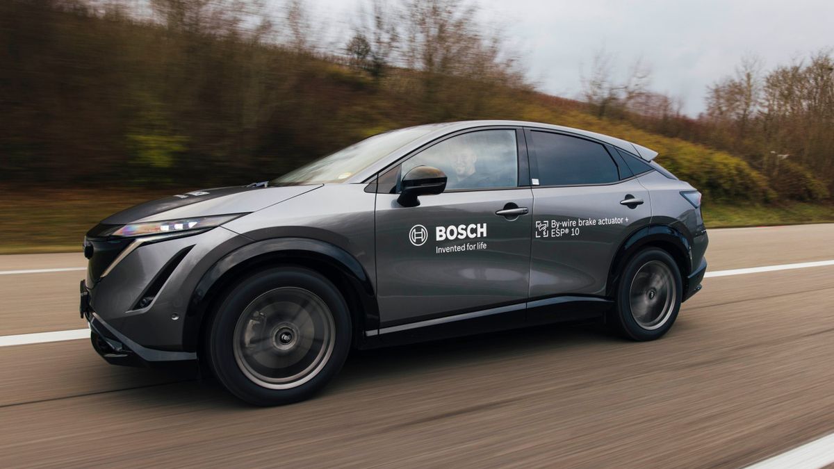 Samochód z układem hamulcowym typu brake-by-wire