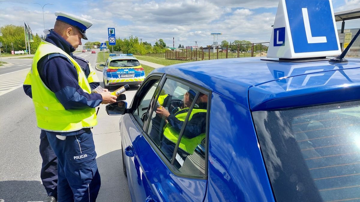 Fot. Licencjodawca. Instruktor nauki jazdy ciężarówką bez uprawnień 