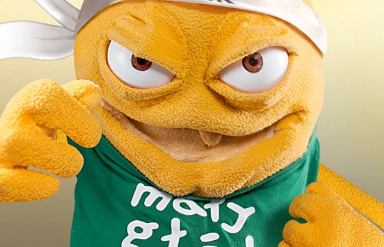 Mały Głód w walce kung-fu reklamuje Danio (wideo)