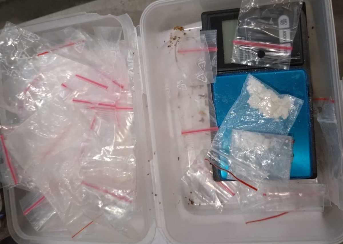 Opole Lubelskie: Policja zatrzymała mężczyznę podejrzanego o przemoc wobec partnerki i posiadanie narkotyków