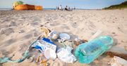 Trójmiejskie plaże toną w śmieciach. Turyści zostawiają na nich kilkaset ton odpadów rocznie