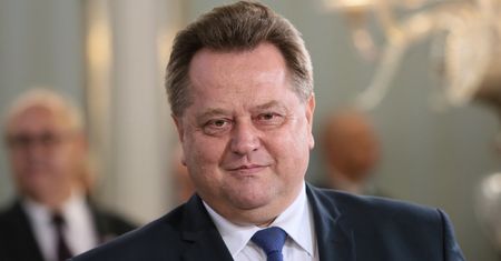 Koronawirus. Jarosław Zieliński "osaczany" przez rolników. Poseł PiS odpowiada: "Mam COVID"