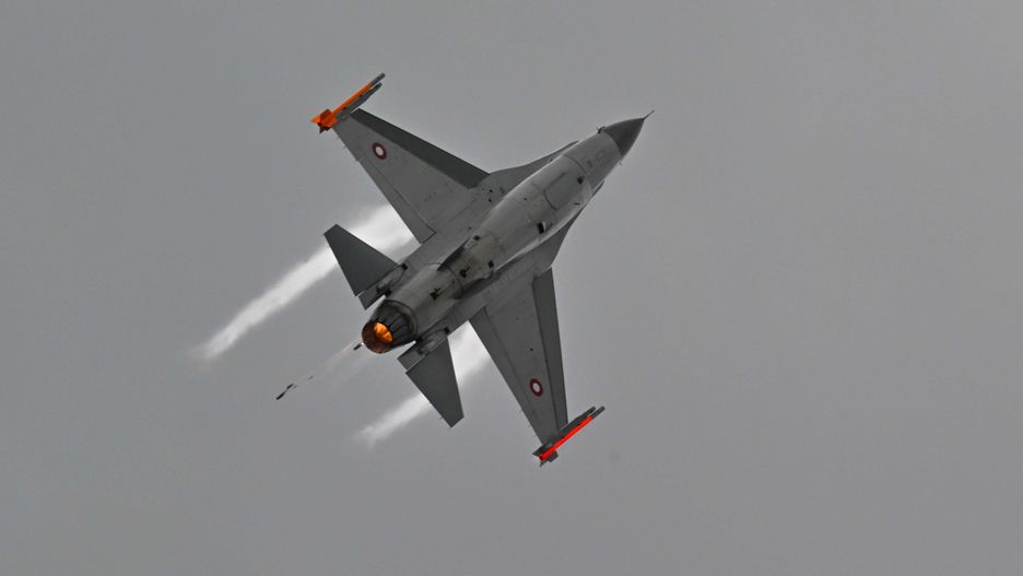 FARNBOROUGH, UNITED KINGDOM - JULY 26: A Royal Danish Air Force F-16 aircraft performs a demonstration flight during the fifth day of Farnborough International Airshow at Farnborough International Exhibition & Conference Centre in Farnborough, United Kingdom on July 26, 2024. The 5-day event, located southwest of London at an airport typically used for private jets, is expected to attract some 75,000 visitors and 1,200 exhibitors. (Photo by Rasid Necati Aslim/Anadolu via Getty Images)