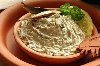 Rozgniatam widelcem i mieszam z twarogiem. Po takim śniadaniu cukier nie szybuje w górę