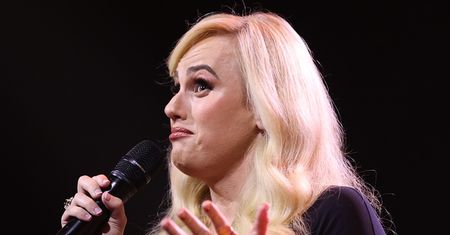 Rebel Wilson twierdzi, że "15. albo 20. w kolejce do brytyjskiego tronu" royals złożył jej szokujące zaproszenie. "Potrzebujemy więcej dziewczyn"