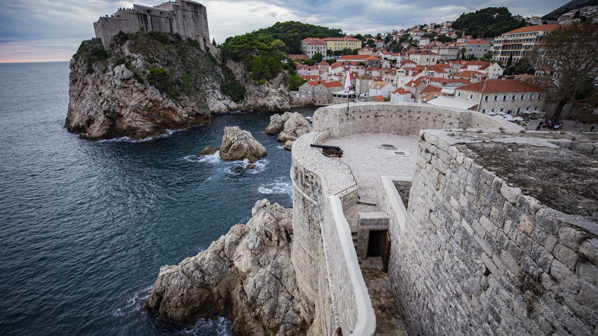 DUBROVNIK, CROATIA - OCTOBER 11: A general view of Dubrovnik, Croatia on October 11, 2022. Located on the coast of the Adriatic Sea in Croatia, Dubrovnik is one of the filming locations of Game of Thrones series. The historical city of Dubrovnik takes its visitors on a journey through the Middle Ages. (Photo by Denis Zuberi/Anadolu Agency via Getty Images)