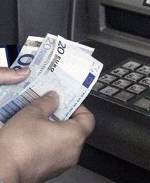 Euro potaniało już o 10 groszy. Co dalej ze złotym?