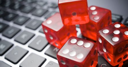 Wojna z hazardem w internecie nabiera tempa. Są już dwa wyroki