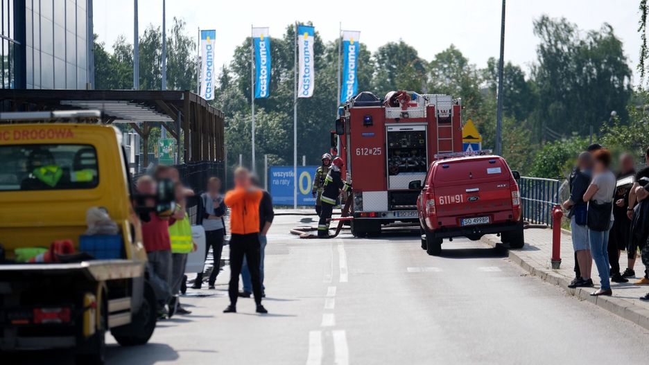 Sosnowiec. Wybuch gazu na parkingu przed Castoramą