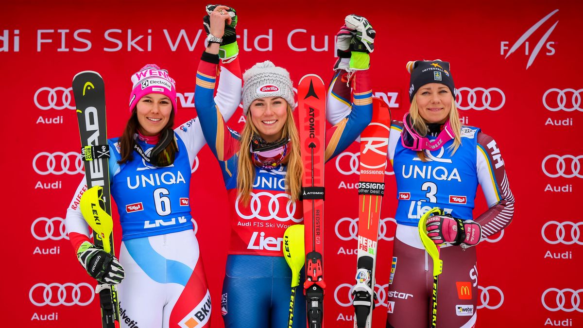 Na zdjęciu od lewej Wendy Holdener, Mikaela Shiifrin i Frida Hansdotter na podium slalomu w Lienz