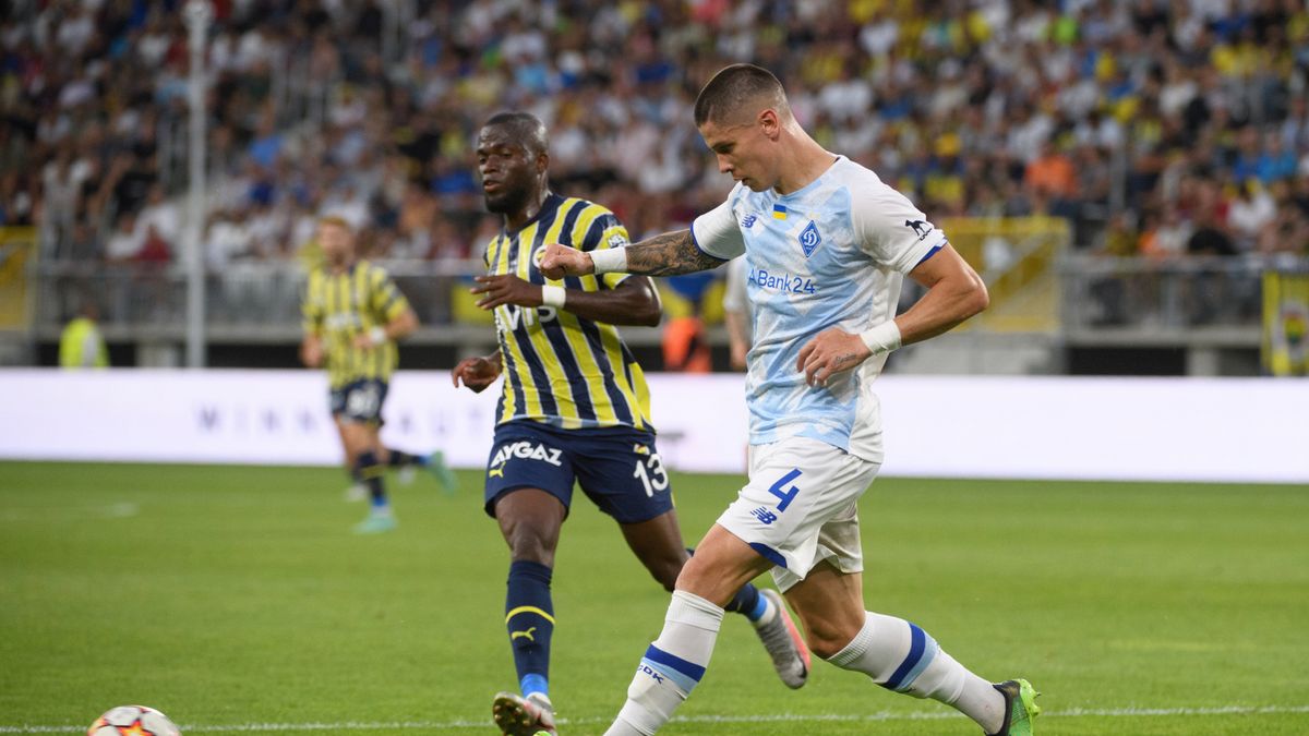 PAP / Grzegorz Michałowski / Na zdjęciu: Denys Popov (w białej koszulce) oraz Enner Valencia