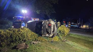Kolumbijczyk zakleszczony w aucie uderzył policjanta, który chciał mu pomóc. Razem z kolegą rozbili się podczas pościgu