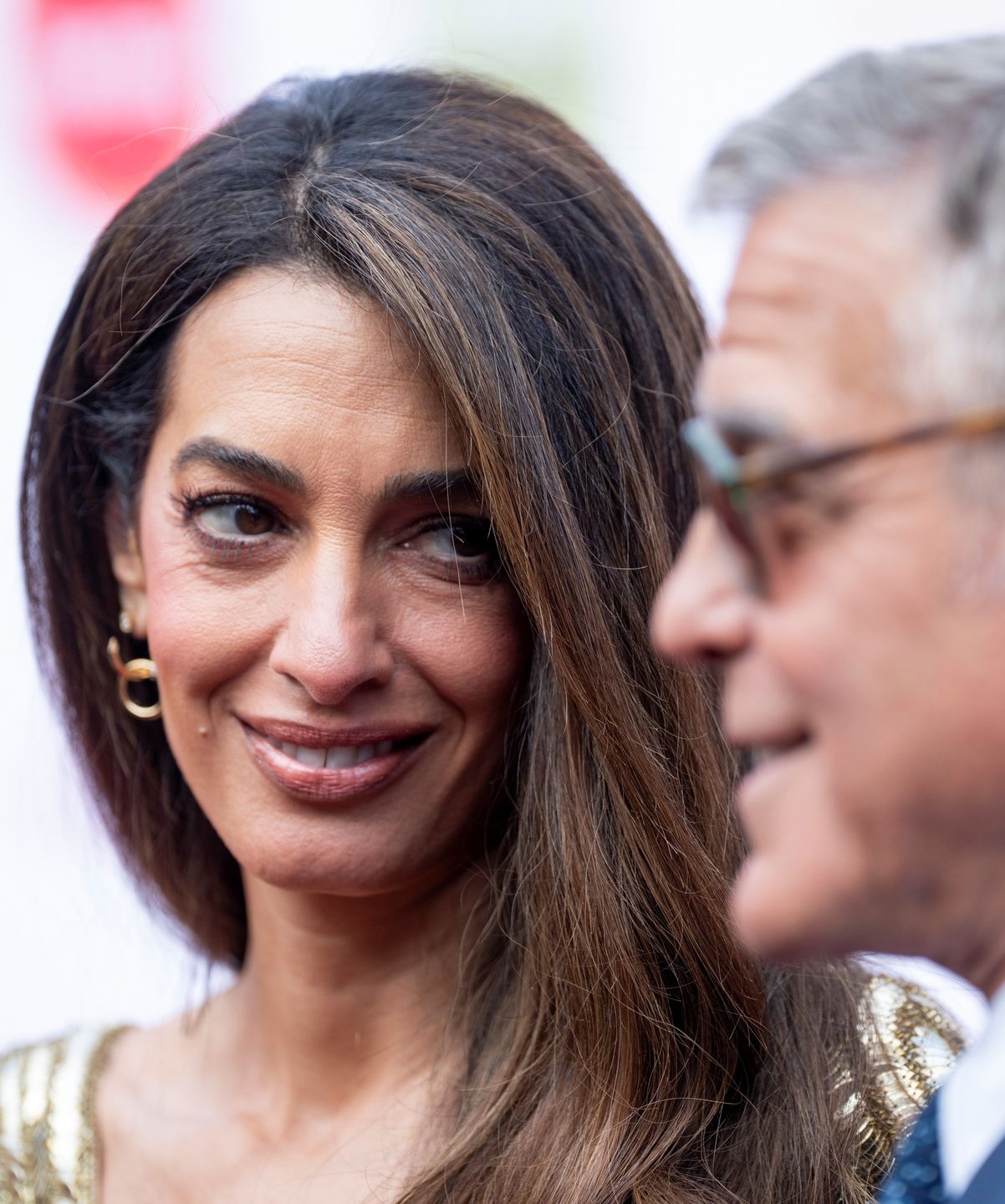 George i Amal Clooneyowie brylują na gali u króla Karola 