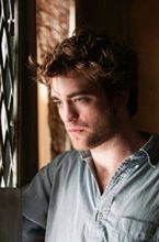 Robert Pattinson przebiera się milion razy