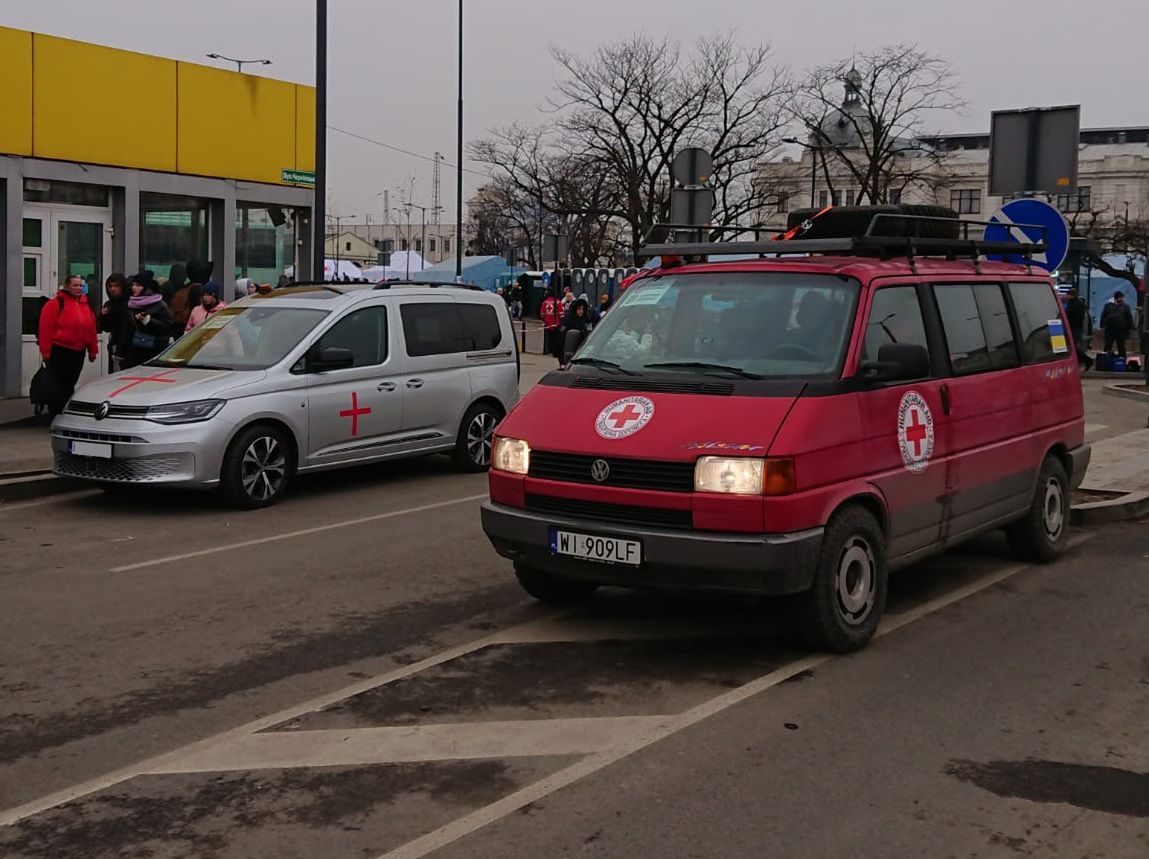 Polacy i Volkswagen Multivan T4 niosą pomoc w Ukrainie
