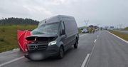 Dybowo: Wypadek na drodze ekpresowej S61. Laweta zderzyła się z busem