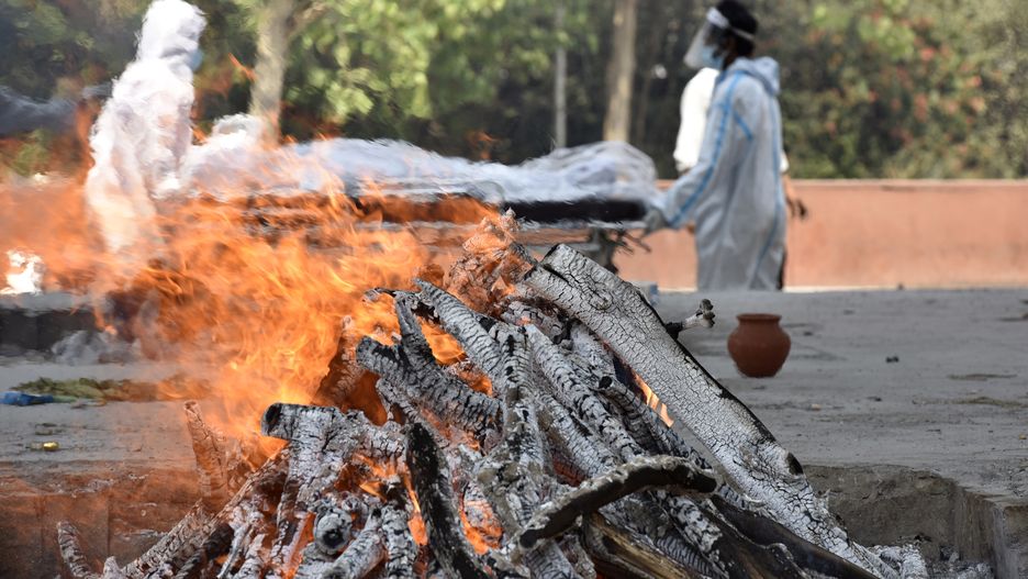 NOIDA, INDIA - APRIL 22: A funeral pyre of a Covid-19 victim, at a crematorium, in Sector 94, on April 22, 2021 in Noida, India. (Photo by Sunil Ghosh/Hindustan Times via Getty Images)