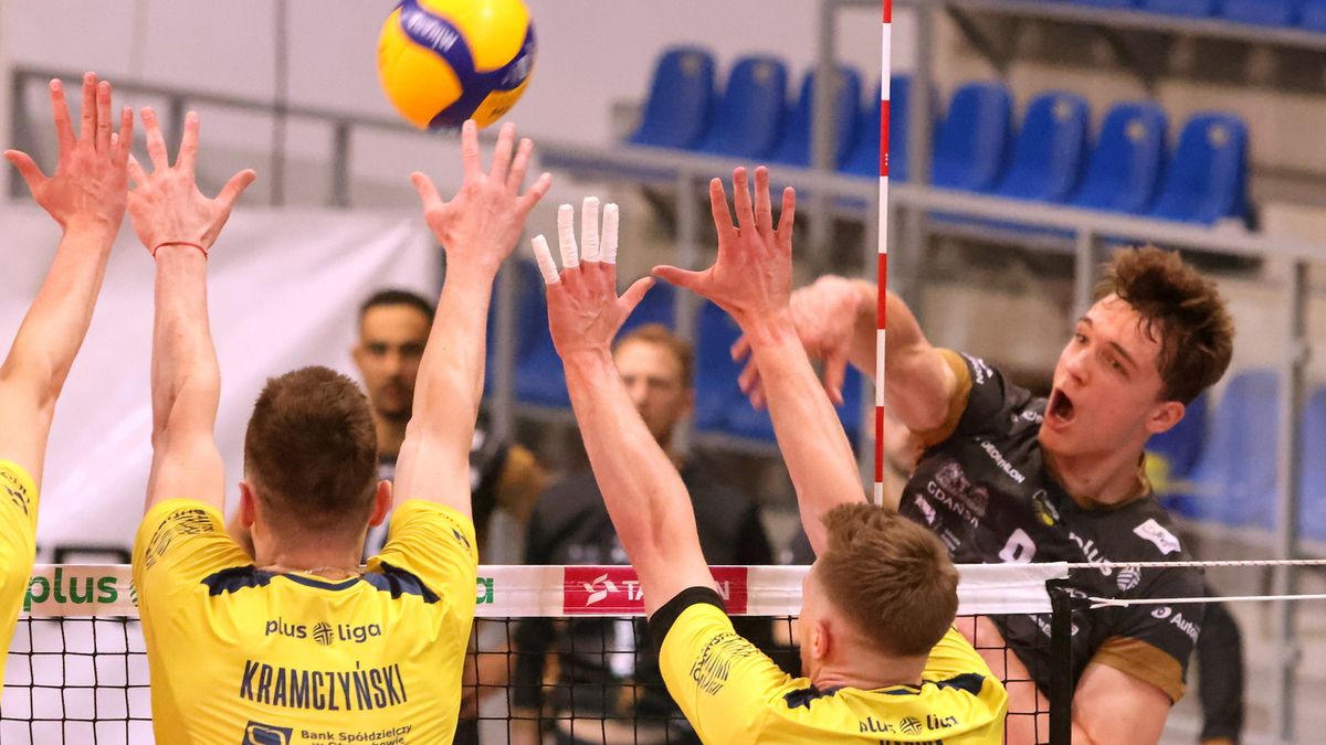 PAP / Krzysztof Świderski / Na zdjęciu: akcja z meczu PGE Stal Nysa - Trefl Gdańsk