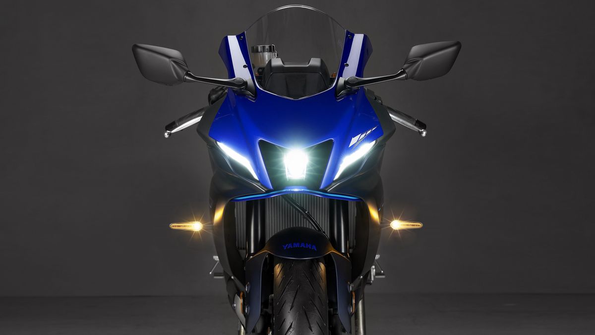 Yamaha R7