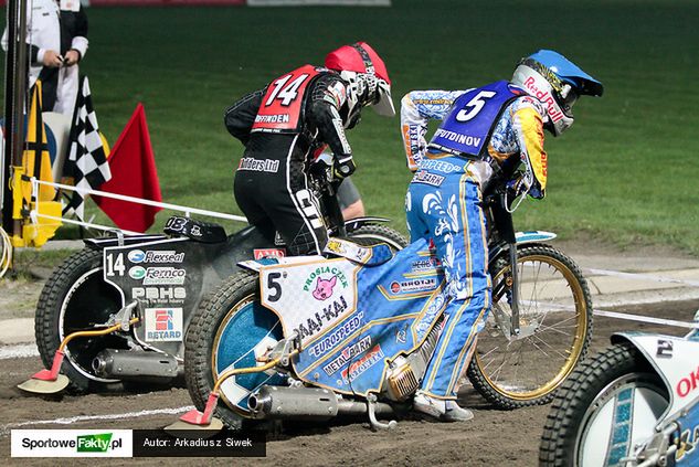 Emil Sajfutdinow w finale Grand Prix Czech dotknął taśmy, a mógł wygrać trzeci turniej z rzędu.