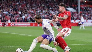 Klub Matty'ego Casha ma problem w Lidze Europy. Kosztowne zagranie ręką