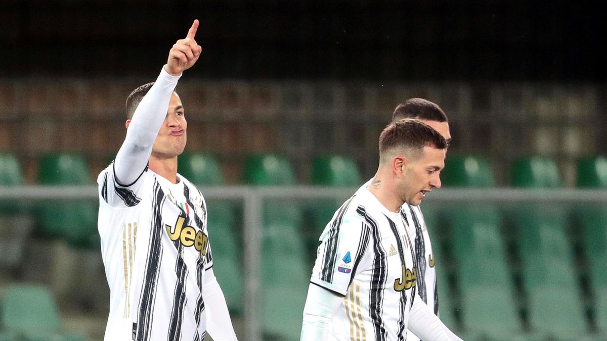 Cristiano Ronaldo (z lewej) cieszy się z gola
