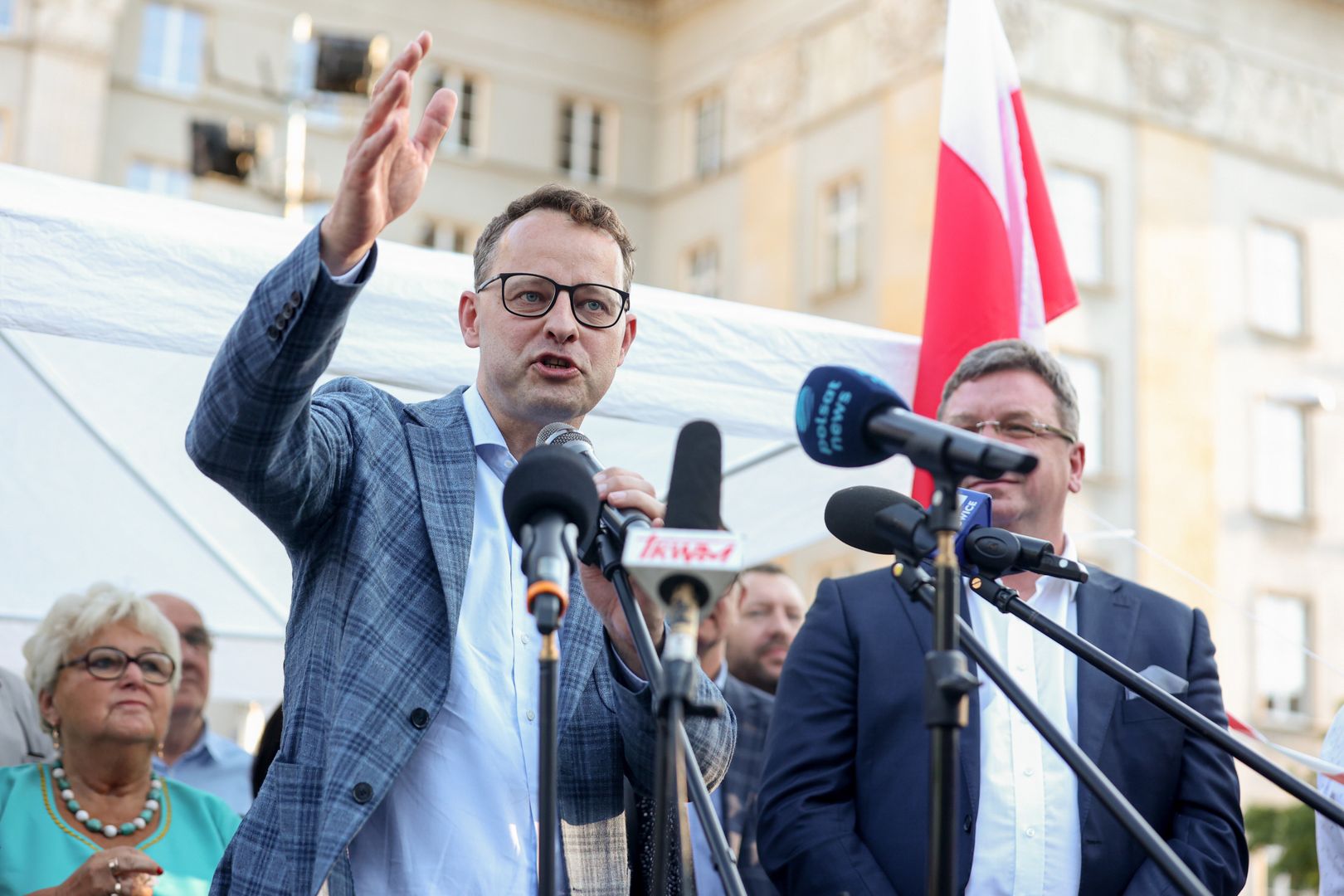 Marcin Romanowski Micha� W�jcik
Katowice, 30.07.2024. Pos�owie PiS: Marcin Romanowski (2L) i Micha� W�jcik (P) podczas "Protestu w obronie Ojczyzny przed bezprawiem i anarchi�" w Katowicach, 30 bm. Manifestuj�cy chc� wyrazi� sprzeciw wobez rz�du. (ad) PAP/Micha� Meissner
Micha� Meissner
manifestacja, PiS, protest, w obronie ojczyzny, polityk, polityka, pose�