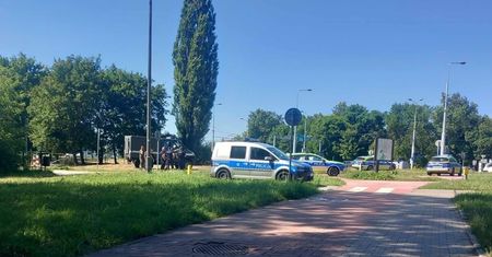 Akcja policji i saperów przy al. Andersa w Lublinie. Jeden z mieszkańców znalazł granat pod starym mostem
