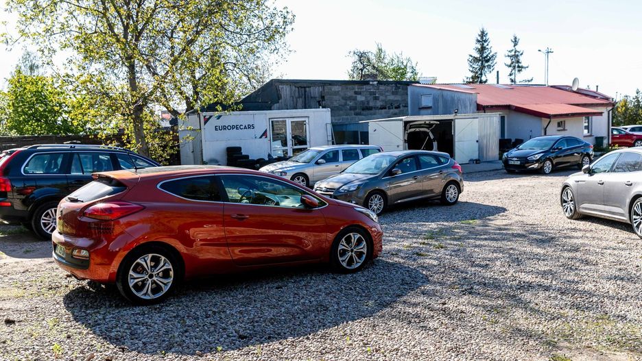 Listopad 2025 przynosi najniższy import używanych samochodów od grudnia 2023 roku