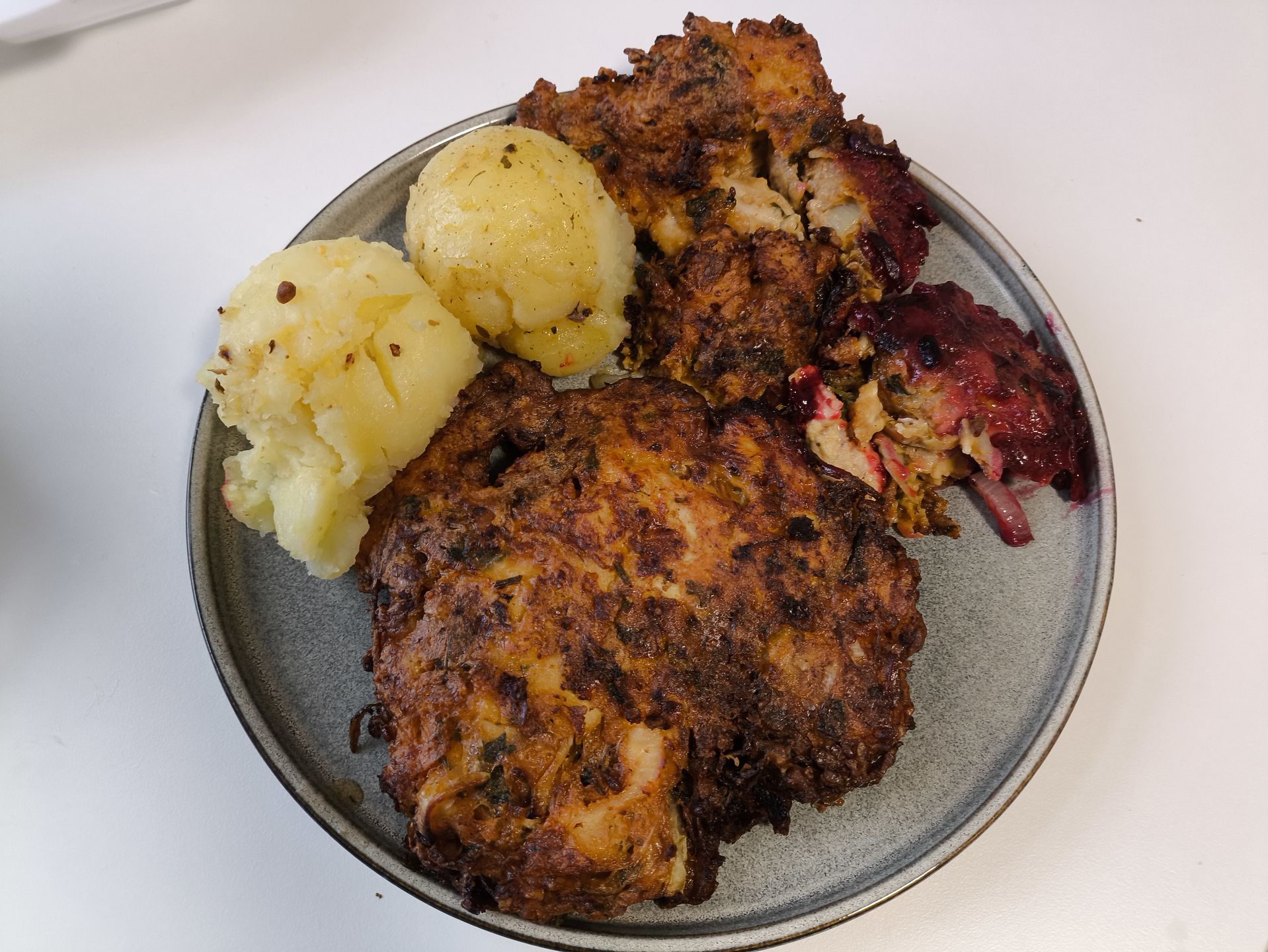 Roztrzepaniec zajął cały talerz