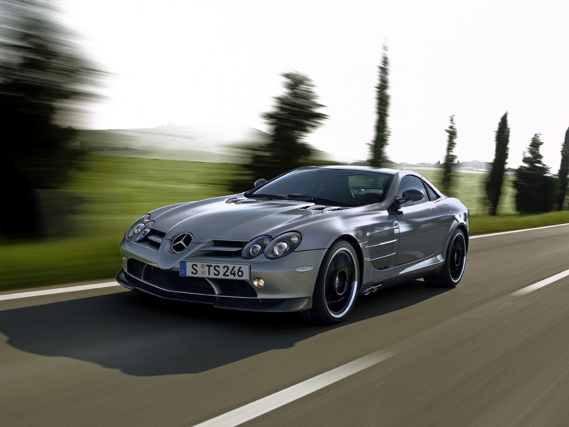 Pokolenie wcześniej: Mercedes-Benz SLR McLaren 4