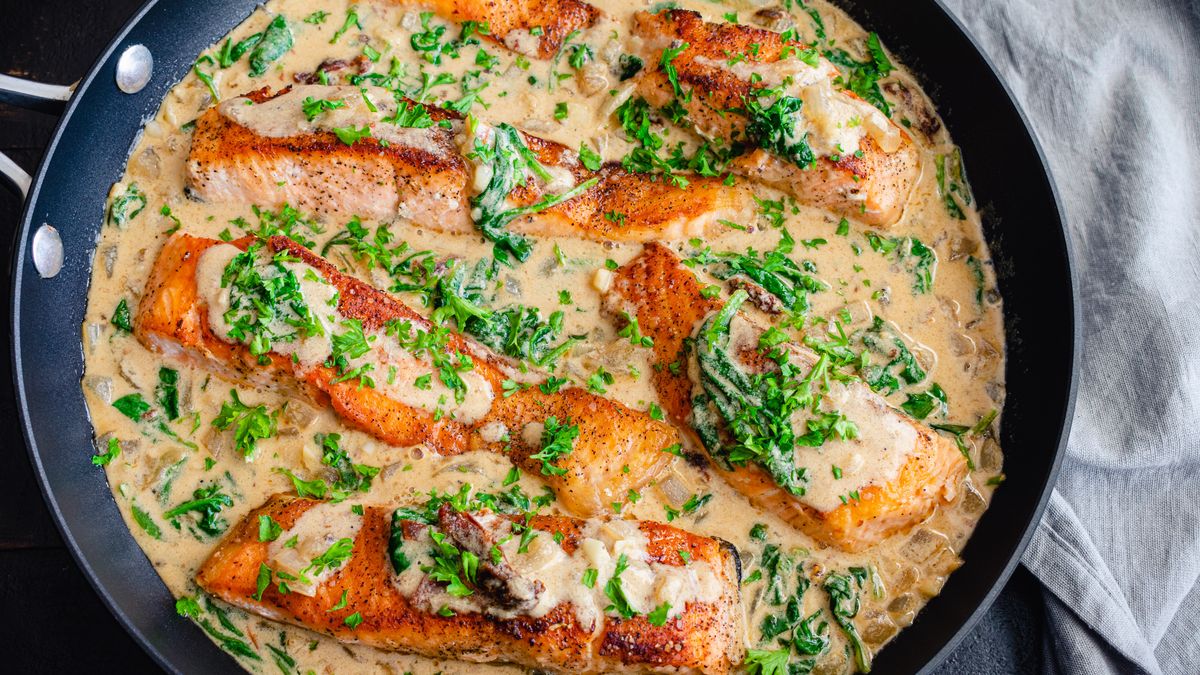 Łosoś w sosie szpinakowym