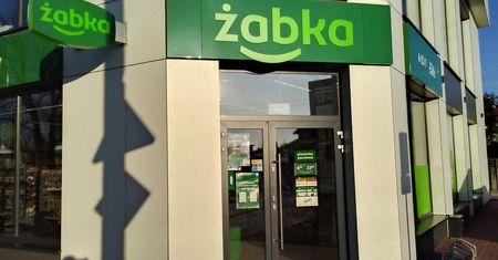 Żabka do domu. Sklep dostarcza produkty, ale na razie tylko wybranym klientom
