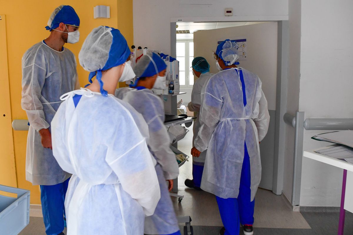 Koronawirus. Francja walczy z epidemią. Doniesienia ze szpitali