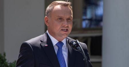 Andrzej Duda komentuje słowa Żalka: "Próbuje się nam wmówić, że LGBT to ludzie, A TO JEST PO PROSTU IDEOLOGIA"