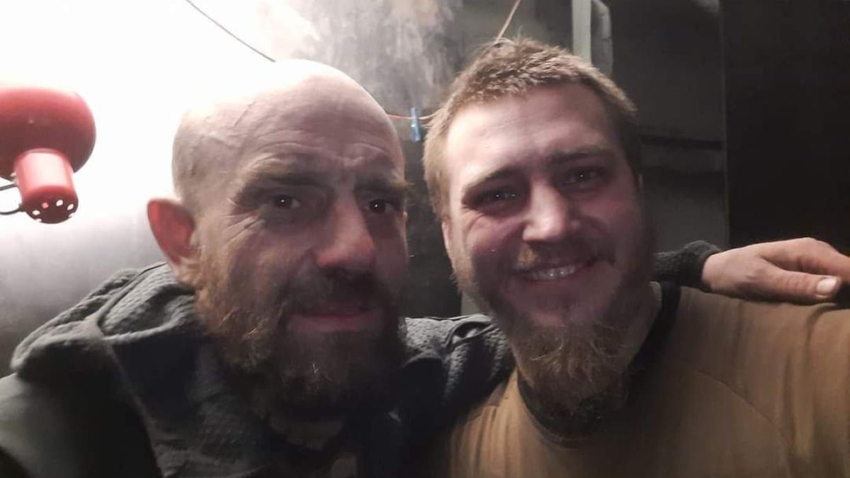 W sieci pojawiły się nowe zdjęcia żołnierzy, którzy przetrwali walki w Mariupolu. Wydaje się, że nie tracą pogody ducha i wiary w zwycięstwo 