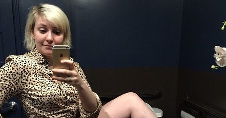Lena Dunham pozuje... w toalecie (FOTO)