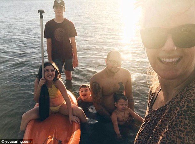 Zmarł 3 miesiące przed ślubem. Przez chorobę zostawił czwórkę dzieci i przyszłą żonę