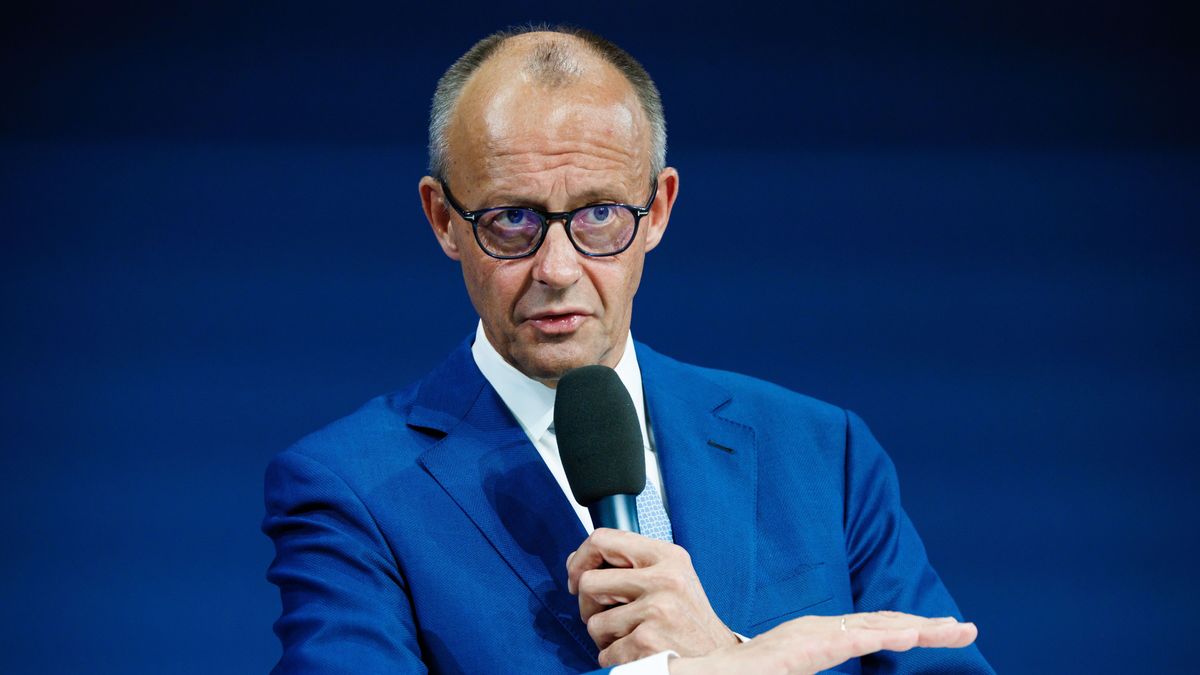 German Chancellor Friedrich Merz delivers a speech during the 'Germany Summit' in Berlin, Germany, 07 October 2026. The business conference is organized by Handelsblatt newspaper in partnership with WirtschaftsWoche magazine, under the motto 'Blueprint for a new economic miracle', and brings together high-level political leaders, executives, and economic experts. EPA/CLEMENS BILAN Dostawca: PAP/EPA.