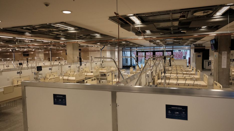 Warszawa. Łóżka w Szpitalu Narodowym, październik 2020 r.