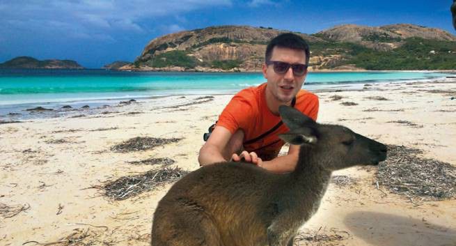 Michał Cessanis z „NG Traveler” napisał „Opowieści z pięciu stron świata”