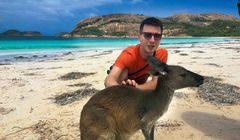 Michał Cessanis z „NG Traveler” napisał „Opowieści z pięciu stron świata”