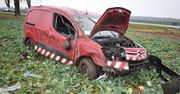 Łuniew: Citroen dachował po zjechaniu z drogi. Pasażer w szpitalu