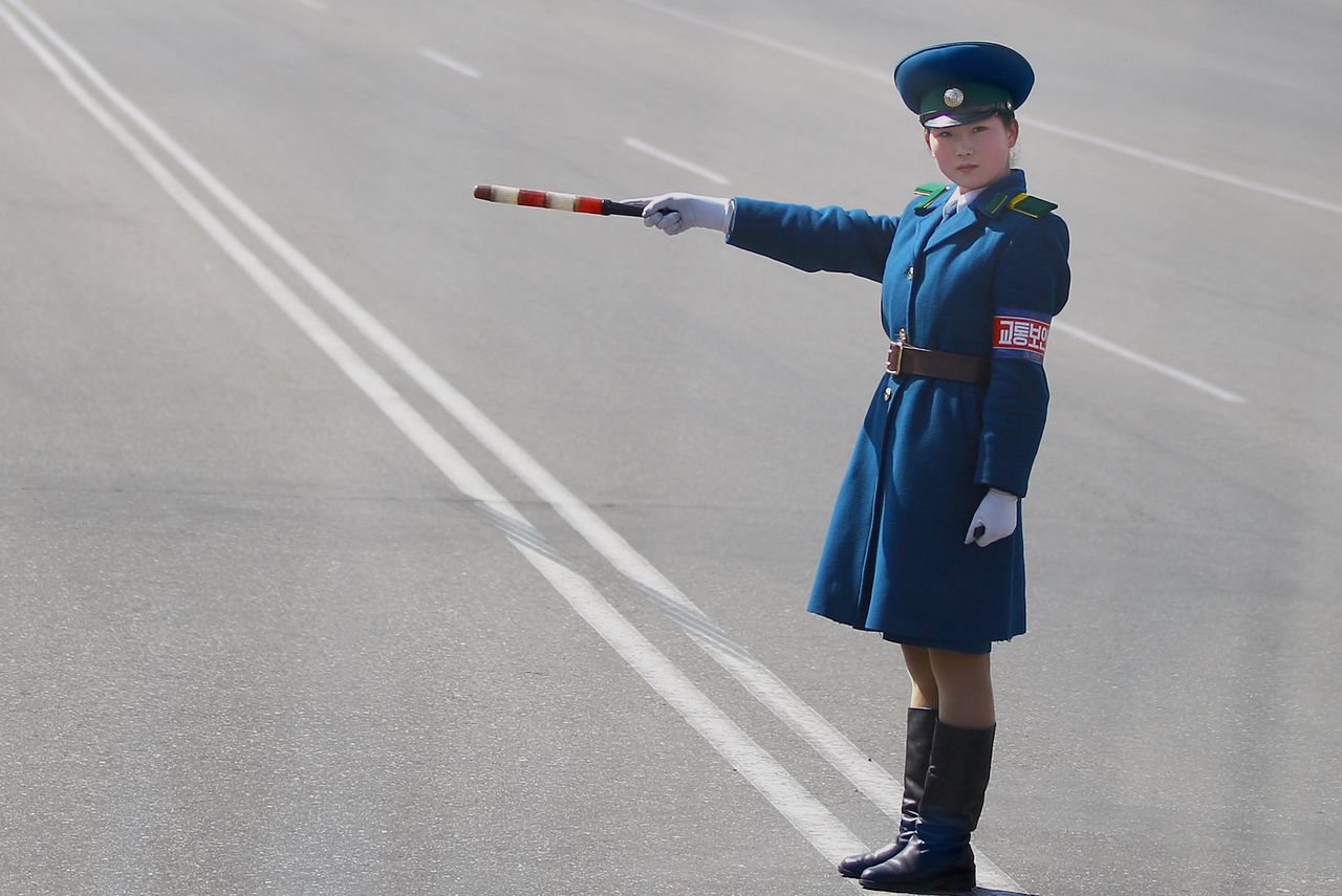 Kim Dzong Un lubi to - tak wygląda kierowanie ruchem w najsmutniejszym mieście świata