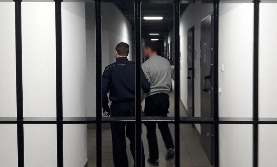Śląskie. Dwóch mężczyzn zrabowało w sklepie w Bielsku-Białej towar wartości ponad 500 złotych, sami zgłosili się na policję.
