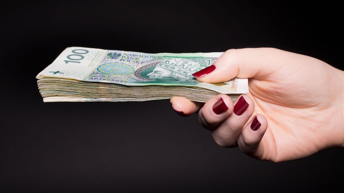 pieniądze, banknoty, złoty, sto złotych, waluta, waluty