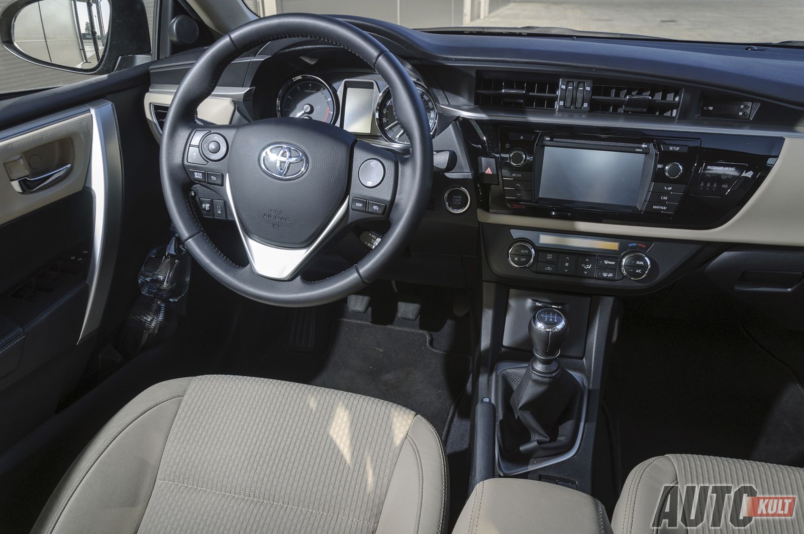 Opel Astra Sedan vs. Renault Fluence vs. Škoda Octavia vs. Toyota Corolla - galeria testowa 53